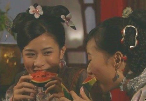 古装剧现场拍摄吃瓜群众